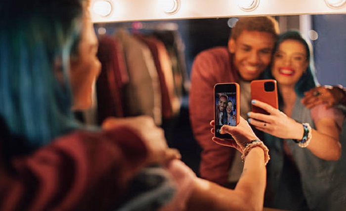 girl poses stylish mirror selfie dp